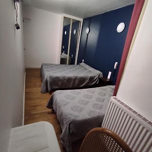 Habitación con 2 Camas Individuales